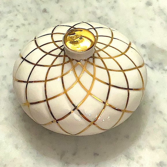 GRACES TEAWARE TEAPOT AND LID GOLD ARCHITECTURAL DESIGN PORCELAIN 4 CUPS NEW - Picture 7 of 8